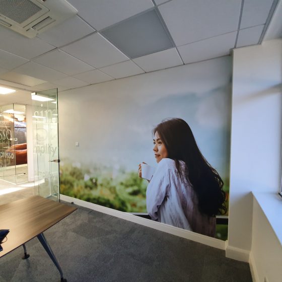 Digital Graphics to Meeting Room
